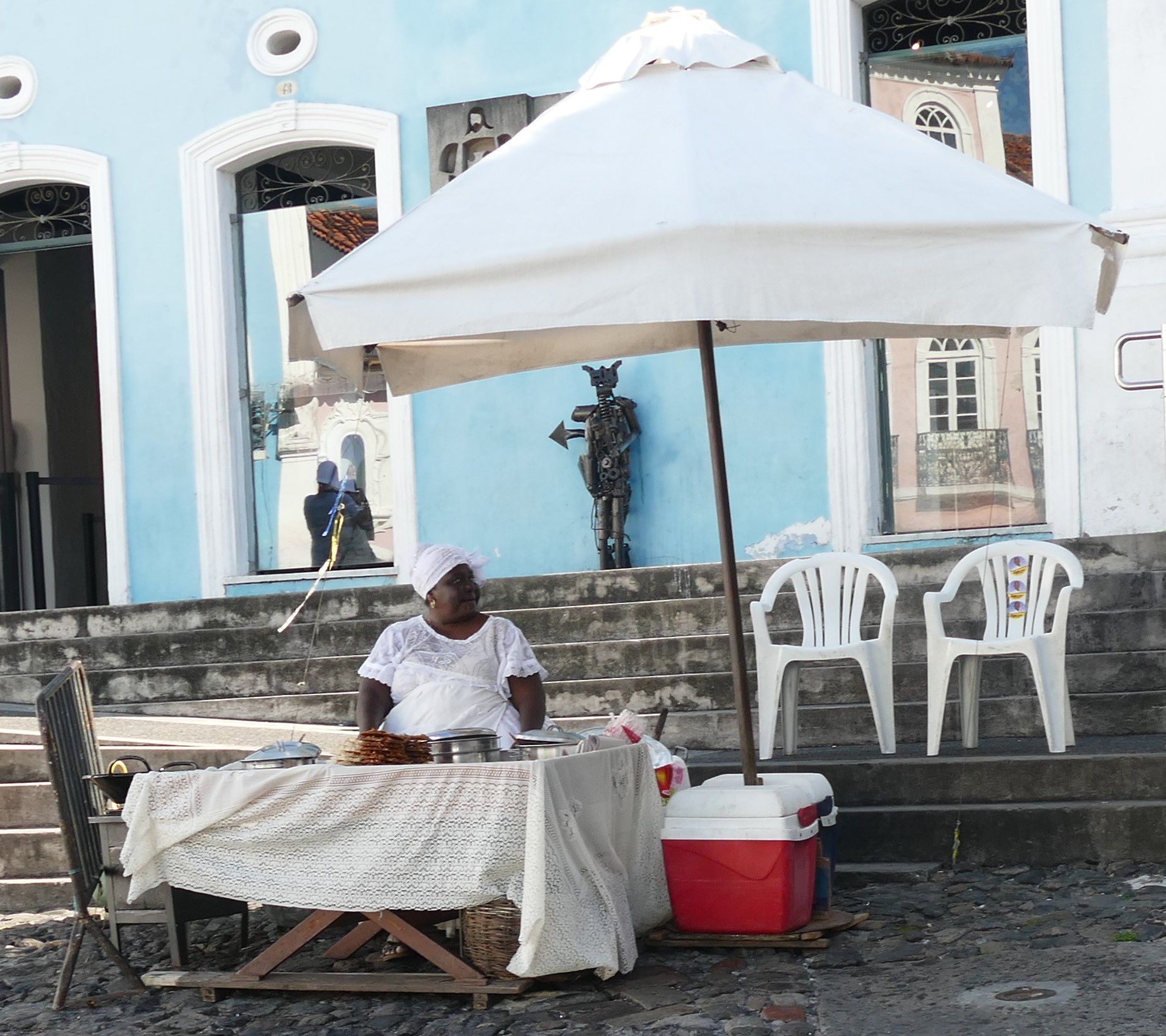 p1280383-2-salvador_comp